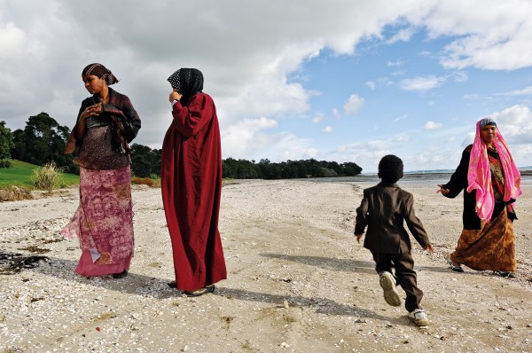 New Zealand’s ethnic composition has changed rapidly since the late 1980s, and has done so free of cultural tensions that have accompanied such change elsewhere in the world. Many Somali immigrants, pictured, have gathered around the Mt Roskill area in Auckland, part of a clustering phenomenon demographers refer to as ‘ethnoburbs’. Still, New Zealand has relatively low levels of ethnic segregation compared to other similarly diverse countries.