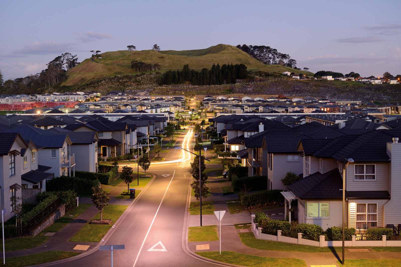 With names like Magma Crescent and Tephra Boulevard, the Auckland suburb of Stonefields pays tribute to its volcanic underlay. Stonefields construction began six years ago at the foot of Maungarei (Mt Wellington) on Winstone’s old 100-hectare bluestone quarry. It’s the newest inner-city suburb, and Maungarei is the city’s second-newest volcano, erupting just 10,000 years ago. When it did, the volcano disgorged enough lava to flood an area seven times the size of the entire Stonefields development.