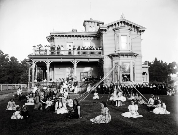 Catholics have always made education a high priority, although in provincial areas schools often did not offer much beyond the fourth form because economic pressures meant pupils had to leave school by their early to mid teens and find work. These pupils of Sacred Heart Convent in Wanganui in 1912 are gathered around a maypole. 