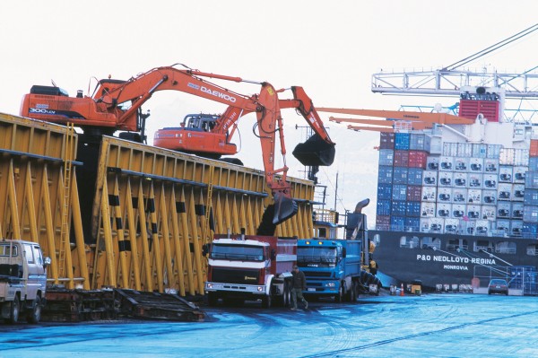 Six coal trains a day make the 400 km trip from Solid Energy’s coal handling facility at Ngakawau to the port, via Arthur’s Pass, with still more coal sent by barge.