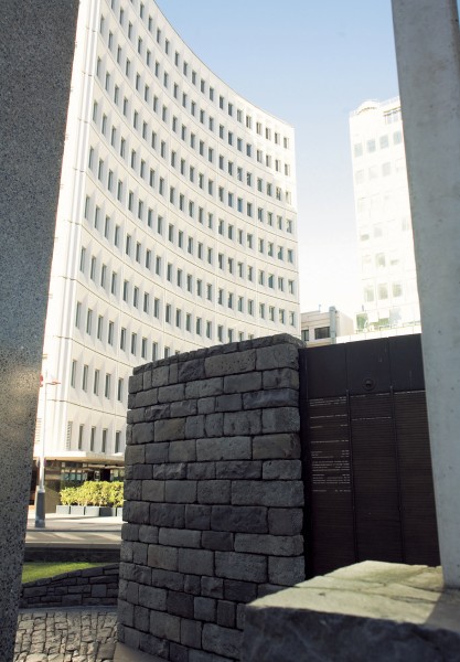 Large monuments over graves are becoming a thing of the past. In Christchurch, a monumental wall in the centre of the city is in fashion with influential residents.