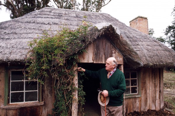 19_EarthBuildings_10 David Studholme's grandfather built "The Cuddy" in 1854, soon after seWing in Waimate, Canterbury. The cottage, built of wattle and daub construction with timber cladding and a thatched roof, has been maintained by the family every since. David, 80, has taken a special interest, and is now the country's leading exponent on the restoration of earth buildings of all types.