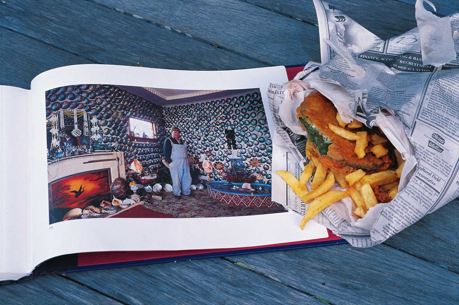 39_Paua_26 Is any other mollusc as versatile as the paua, featuring in everything from fritters to 3-D wallpaper? Robin Morrison's photograph of Fred Flutey in his living room (from The South Island of New Zealand From the Road) brought an abalonic style of interior decor to public attention, but aren't the Fluteys just manifesting the same admiration which we all feel for paua?