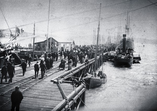 Feverish activity on Bluff wharf reflects the importance of nautical traffic in 19th-century New Zealand. The 100-ton paddle steamer Awarua served as the Stewart Island ferry between 1885 and 1900. 