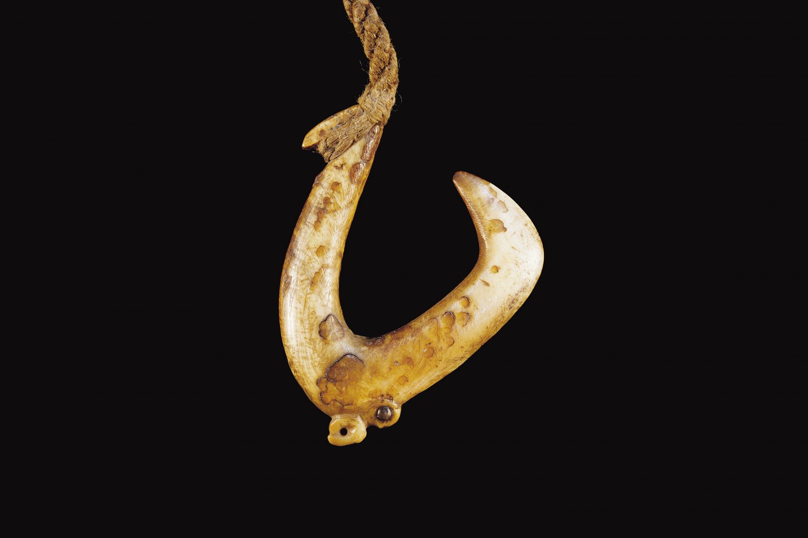 New Zealand Maori artefacts matau (fish hook), pa kahawai (fishing  lure)fishing equipment - price guide and values